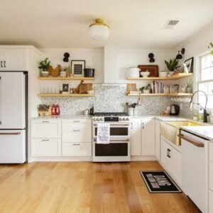 Simple eclectic kitchen Img